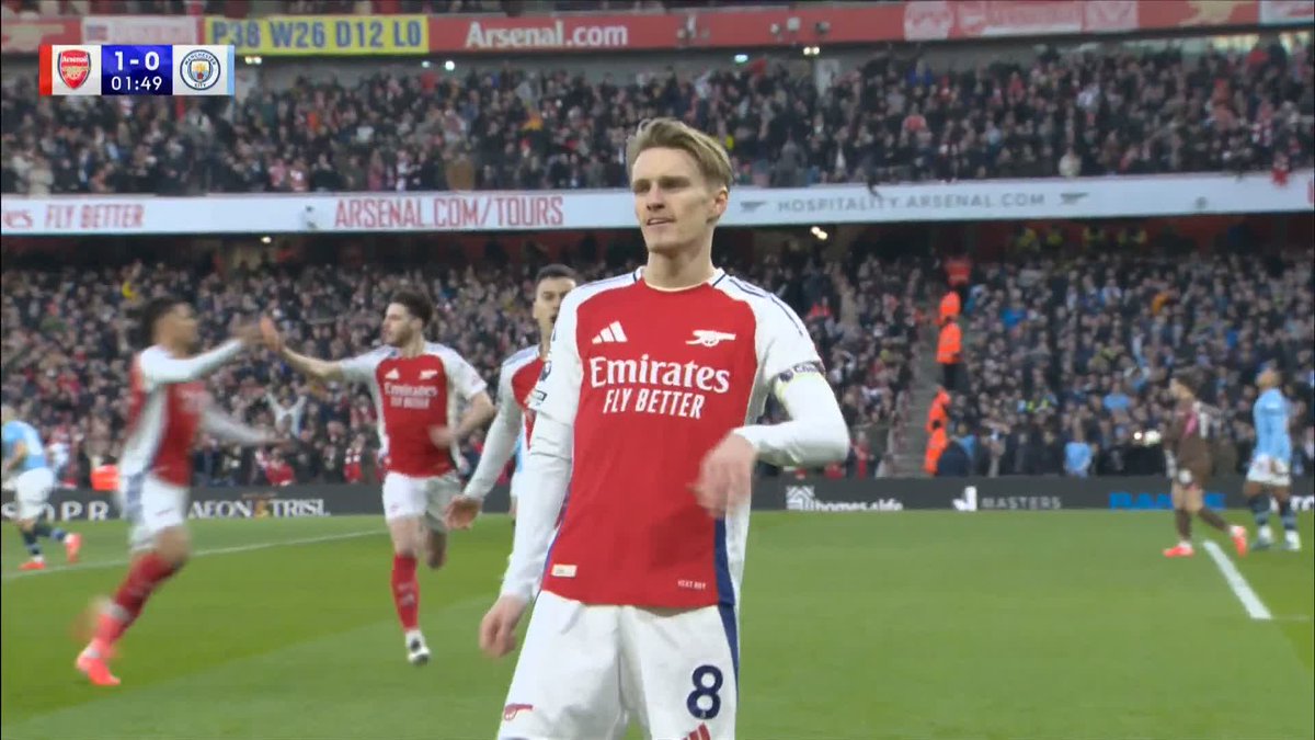Arsenal pounce on Manuel Akanji's mistake and Martin Odegaard opens the scoring inside two minutes! 💨