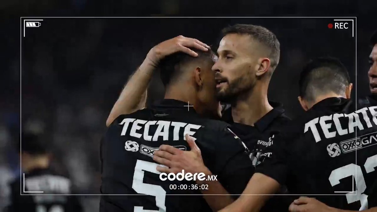 El emotivo festejo de @Fidel_Ambrizz tras su primer gol con La Pandilla.🥹💙 Revívelo en el #LenteRayado Codere.mx.📹