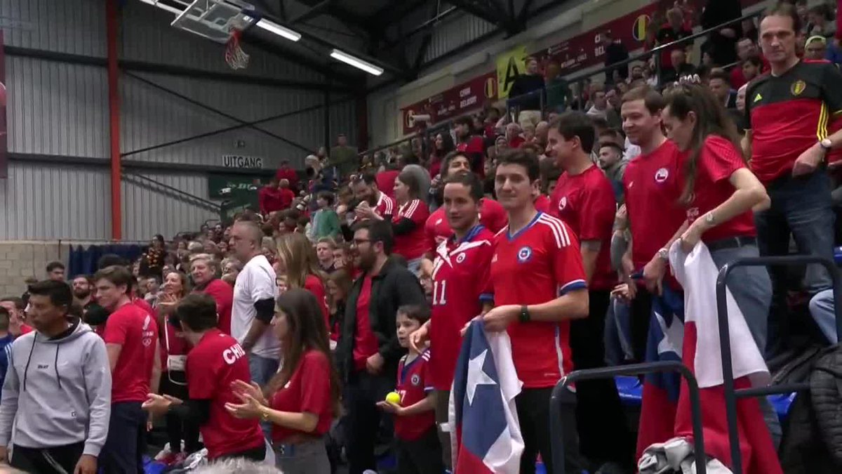 Cristian Garin just did THAT to win the second set! 🇨🇱 Chile are fired up, and this tie heats up once again as it goes to a deciding third in Belgium 🔥 #DavisCup