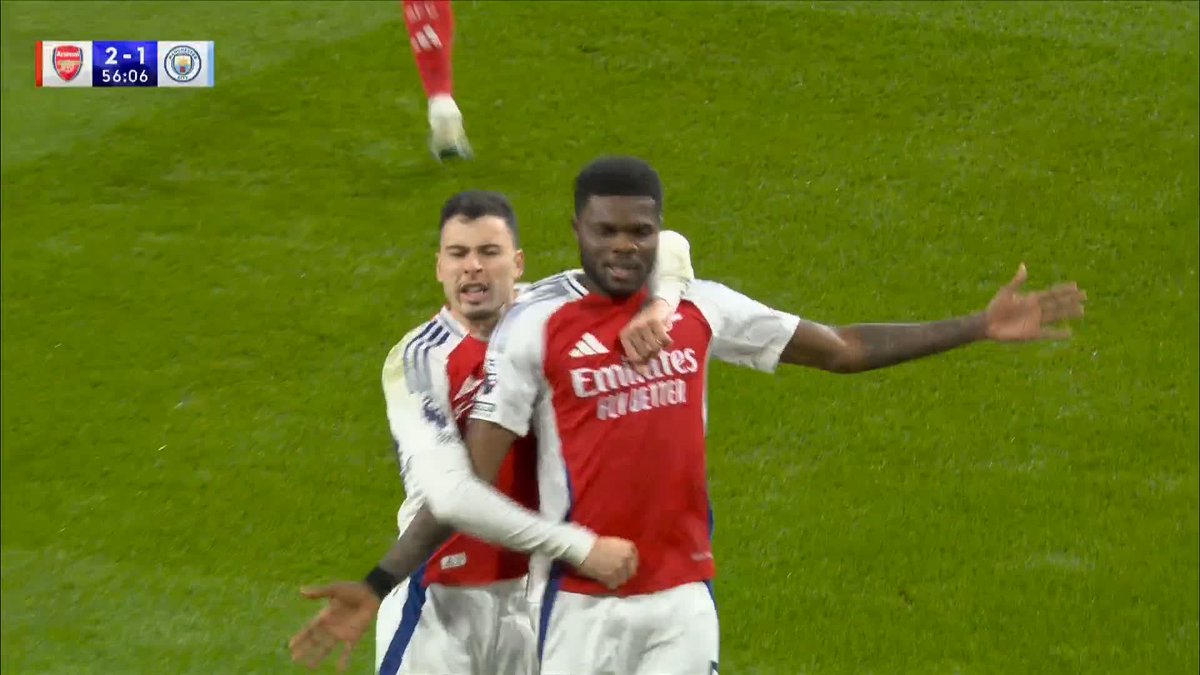 Manchester City are level for a matter of seconds before Thomas Partey's deflected shot restores the Gunners' lead! 💥