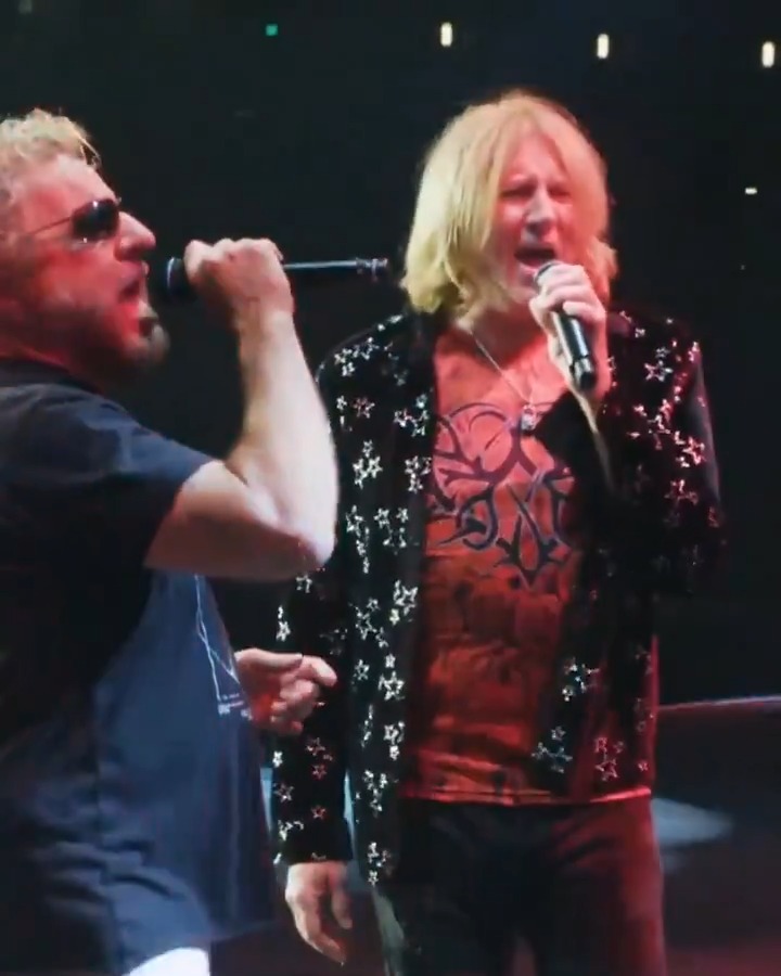 .Def Leppard and Sammy Hagar take us on a wild ride in their performance of "Bad Motor Scooter" 🎸