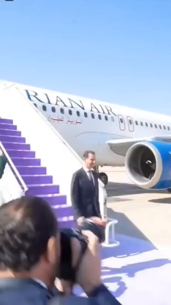 الخازوق السعودي 🇸🇦🇸🇦 الذي اعده الامير محمد بن سلمان لبشار الاسد لم يحدث مثله عبر التاريخ اوهمه أن تخلى عن ايران ومليشياتها وحزب الله سوف يعيد تدويره ويجعل الدول العربية تطبع معه و اكل الطعم بشار الأسد وبداء بتصفية كوادر وضباط الحرس الثوري الإيراني ونخب قادة حزب الله بتعاون مع إسرائيل .. مما دفعهم لتخلي عن بشار عندما وضعت المعارضة السورية رأسه على المقصلة الامير محمد بن سلمان بكلمة فكك محور ايران برمته. اوهن من بيت العنكبوت