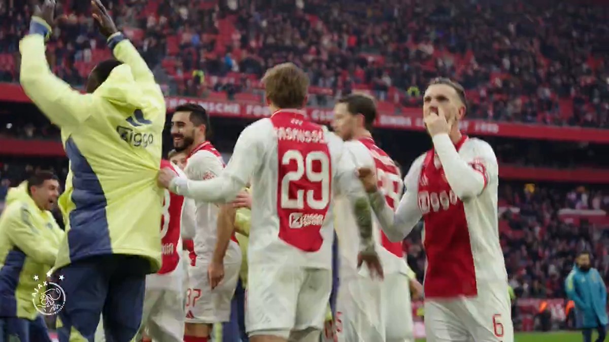 '90 minuten lang, voor onze club uit Amsterdam!' ❤️ #ajafey
