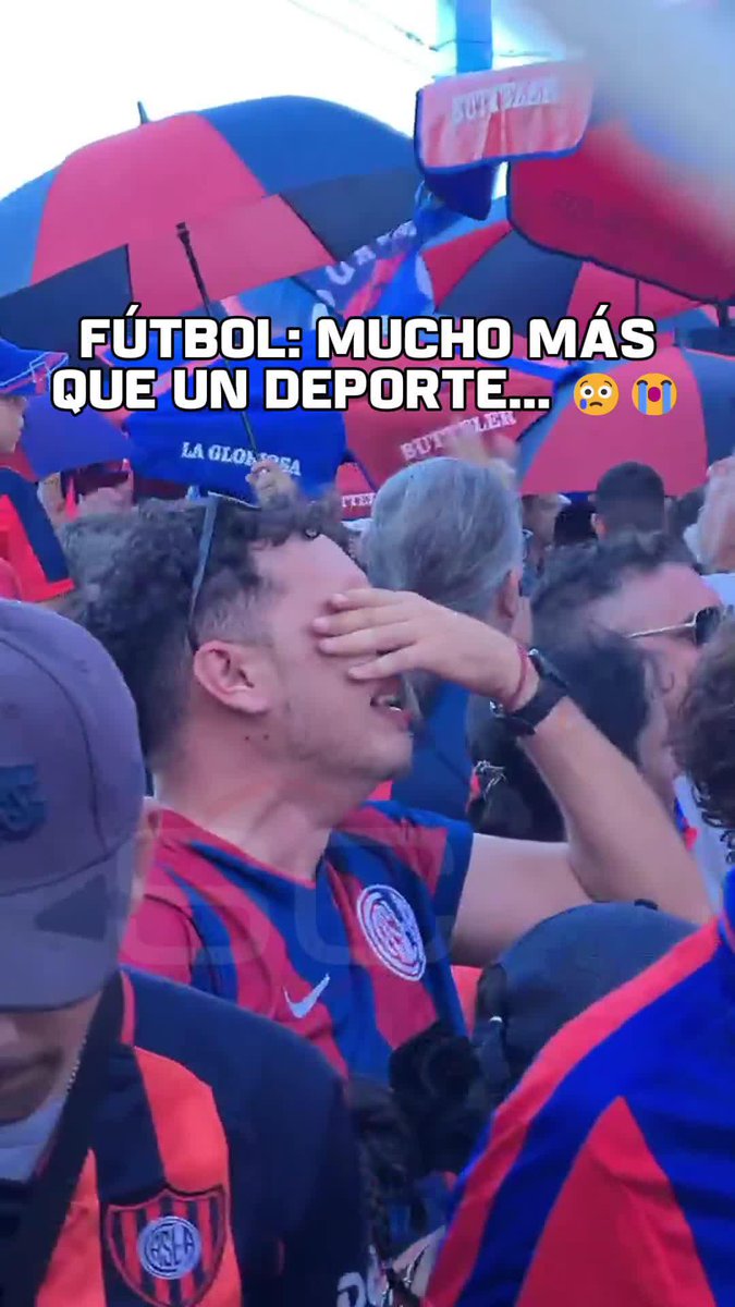 ¡HASTA LAS LÁGRIMAS! Este fanático de San Lorenzo ingresó junto a la hinchada para el clásico ante River y vivió un momento muy emotivo. ¿En quién pensará a la distancia?
