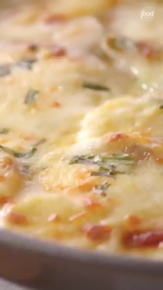 .Molly Yeh's creamy, cheesy Scalloped Potatoes instantly make any meal a LOT better 😋🥔 @StreamOnMax for more of #GirlMeetsFarm. #StreamOnMax Get the recipe: