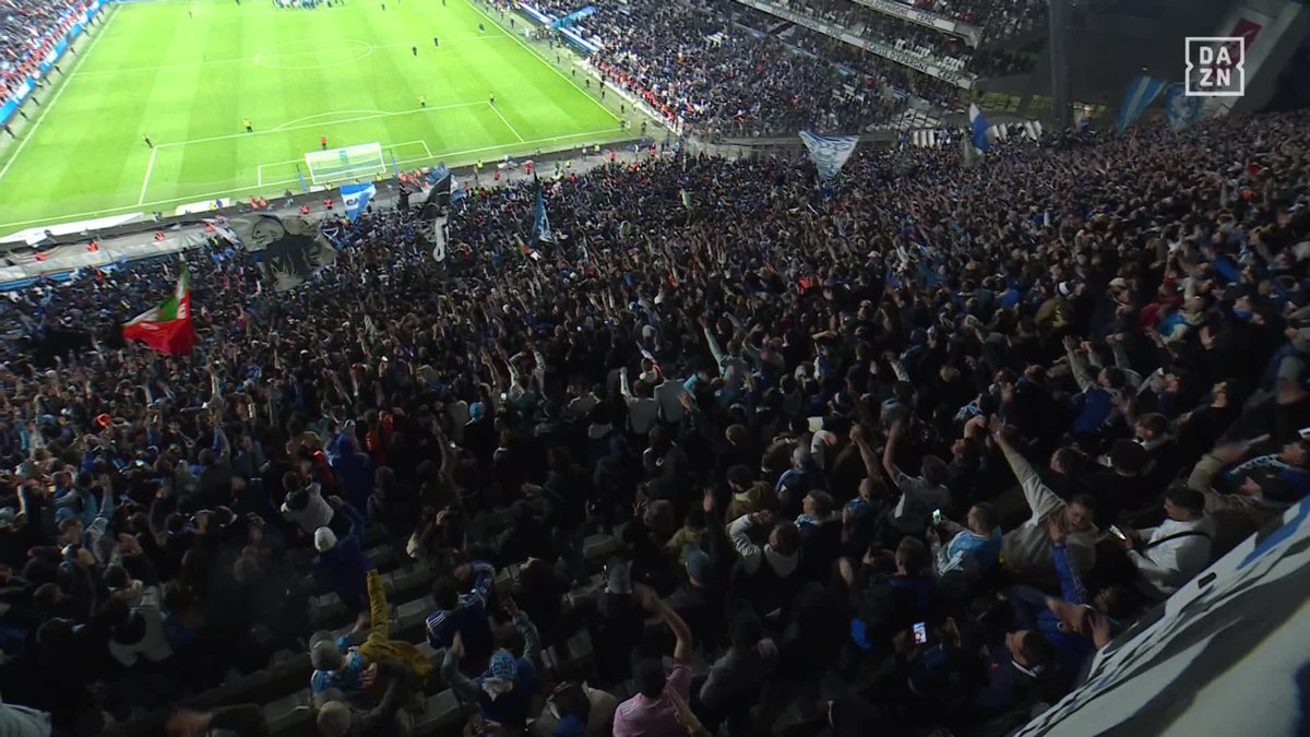 ยซ ๐๐จ๐ซ ๐๐๐๐๐ฅ๐ ๐๐ฆ ยป ๐ขโ๏ธ La communion entre les joueurs de lโOM et leurs supporters aprรจs la victoire face ร lโOL ! ๐๐ค ๐ฅ DAZN France