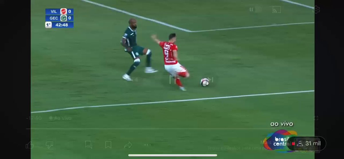 Perfeita a análise de Nadine Bastos na transmissão da TV Brasil Central. Lucas Ribeiro faz o corte NA BOLA e o atacante se joga e literalmente cava o pênalti. VAMOS CONTRA TUDO E CONTRA TODOS, VERDE!
