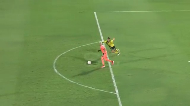 ESTILO EUROPEO: AMAGUE DE KEYLOR NAVAS Y APLAUSOS EN ROSARIO.