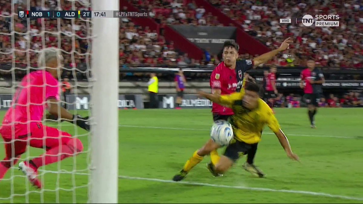 GRAN ATAJADA DE KEYLOR NAVAS. 🧤🇨🇷