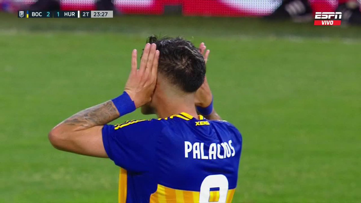⚽ ¡GOLAAAAZO DE CARLOS PALACIOS PARA #BOCA! 🔥 El chileno, de gran figura en el Xeneize, armó una jugada notable y definió de manera perfecta para el 2-1 sobre Huracán por el #TorneoApertura. ¡GO-LA-ZO que lo grita toda La Bombonera!