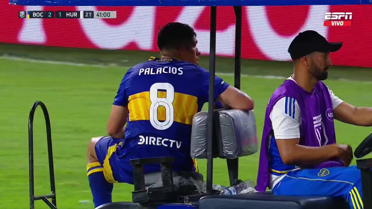 ⚠️Carlos #Palacios se retiró EN CAMILLA, esperemos que sea solo un calambre.