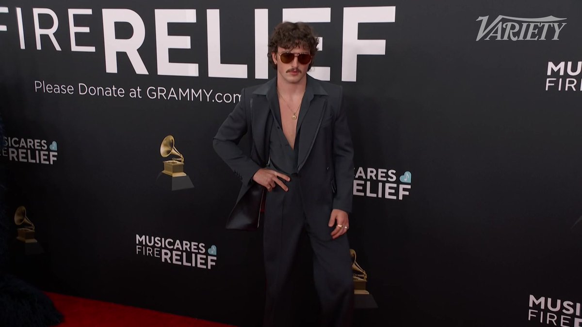 Benson Boone looks dashing on the #GRAMMYs red carpet.