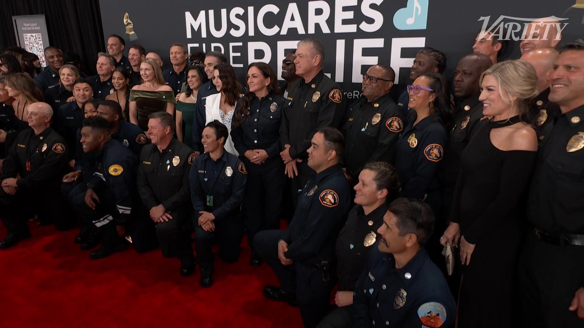 The Los Angeles Fire Department received a standing ovation at the GRAMMYs red carpet ❤️
