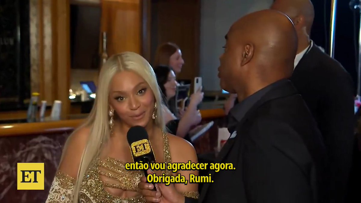 🚨 BEYONCÉ DANDO ENTREVISTA! Ela falou com repórter após sua vitória no Album of the Year e agradeceu o carinho que recebeu da comunidade country hoje. #GRAMMYs
