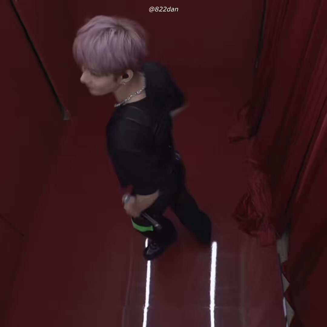 정우 팬미팅 등장할때 자기 핑크머리 말 하는거는 평생 귀여울거야