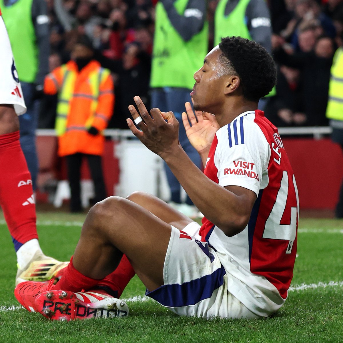 Mylestone moment 🫡 First goal for The Arsenal 🤝 Myles Lewis-Skelly
