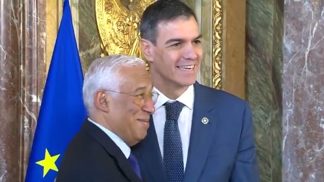 Hoy participo en Bruselas en el retiro informal de líderes de la UE, en el que abordaremos cómo contribuir a una mayor autonomía y eficiencia de la seguridad y defensa europeas. España defiende una visión integral para hacer frente a amenazas como el terrorismo, el narcotráfico, los ciberataques o la desinformación. Defendemos un enfoque que abarque 360° que incluya el flanco sur. Reiteraremos la unidad de Europa en defensa de Ucrania. Nada sobre Ucrania sin Ucrania, ni sobre la seguridad en Europa sin Europa.