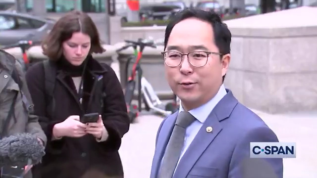 .Senator Andy Kim at USAID: "I talked to the security guard just in there. He said he has been given specific orders to prevent employees of USAID from entering the building today. I just find that to be absolutely ridiculous. This is no way to govern."