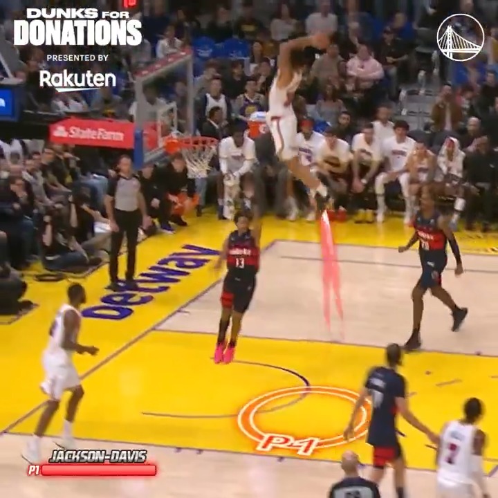 3⃣2⃣ went video game mode for this one. Rakuten || Dunks for Donations