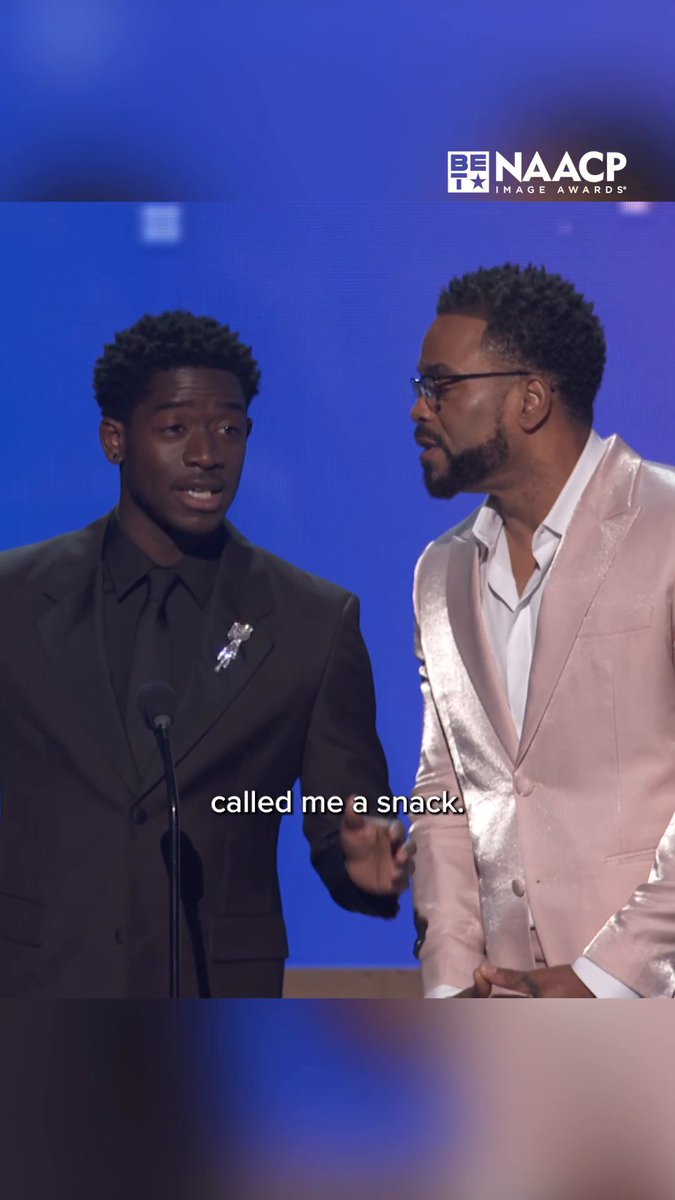 Having BOTH a snack and a zaddy never hurt anybody! 😍 It’s clear that God took his time with #DamsonIdris and #MethodMan so we just want to give thanks for this moment. #NAACPImageAwards #mcm #mancrushmonday #mancrusheveryday