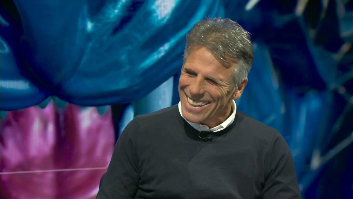Zola straight in there winding up Jamie Carragher! 🤣