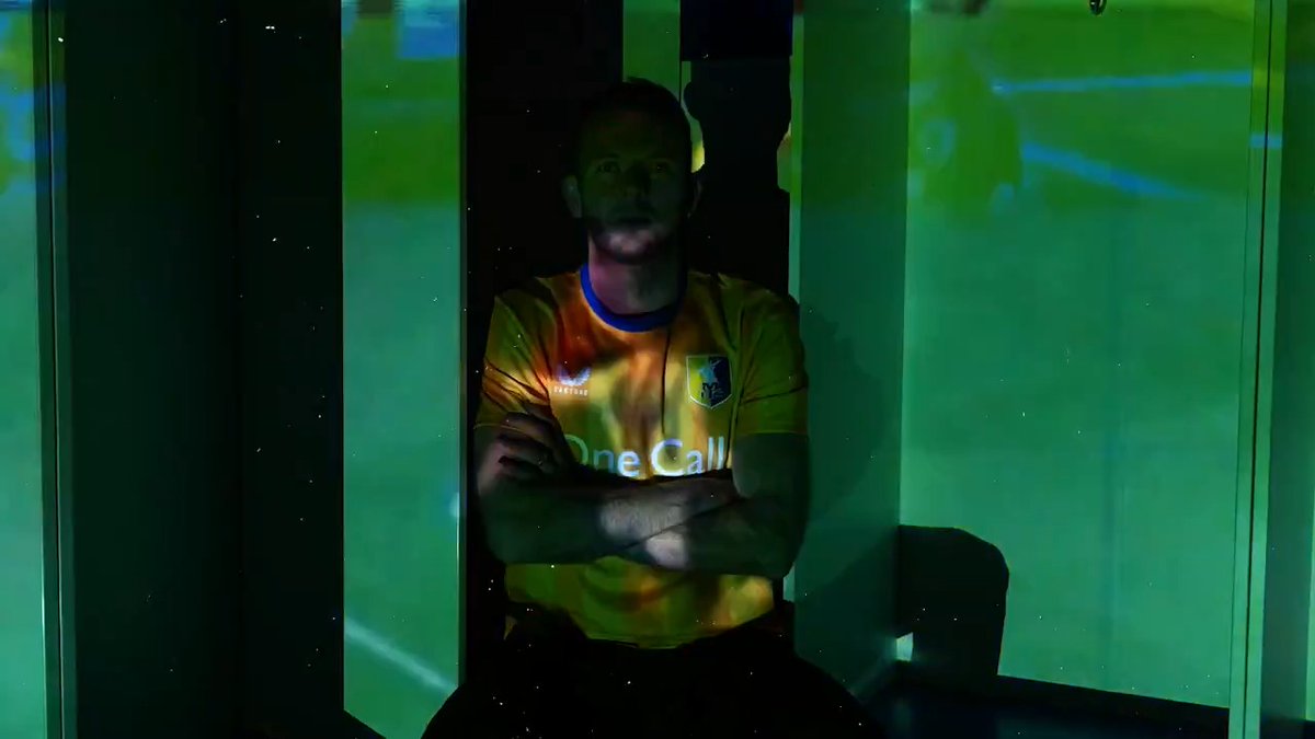 🎞️ An outstanding past. An exciting future. Welcome to One Call Stadium, Jordan Rhodes. 🤝 #Stags 🟡🔵