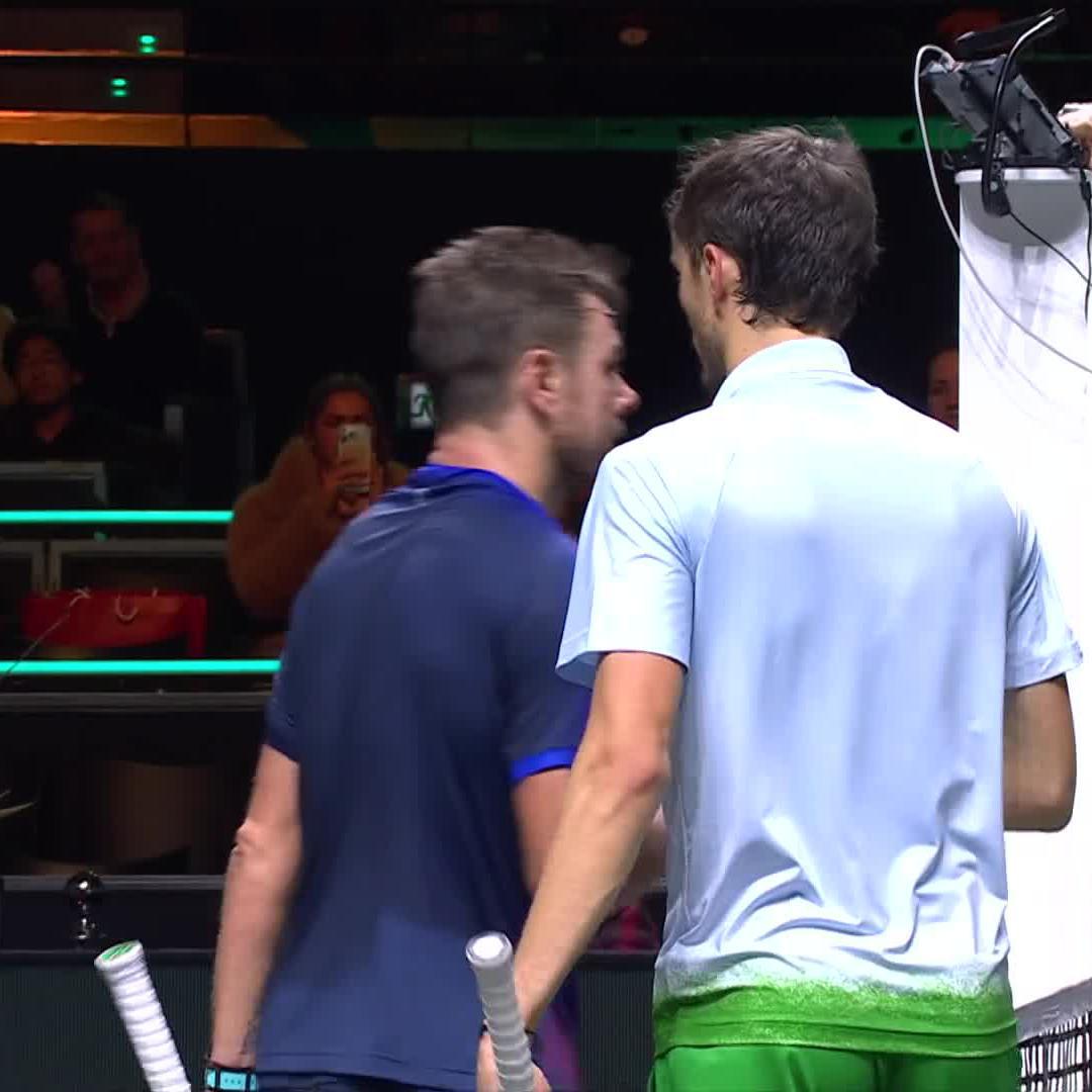 The 2023 Champ prevails 👏 Daniil Medvedev comes through a tough battle against Wawrinka 6-7 6-4 6-1 in Rotterdam! #abnamroopen
