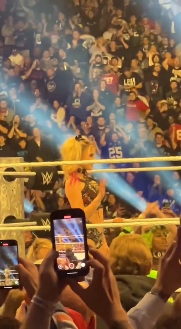 Alexa Bliss SHOCKED the #WWE Universe at the #RoyalRumble with her surprise return! Who wants to see her on #SmackDown?!