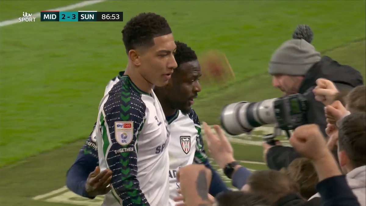 The touch and delivery from Enzo Le Fée deserved a goal itself but the ball is eventually turned in by Ryan Giles 😩 Sunderland AFC | Sky Bet Championship