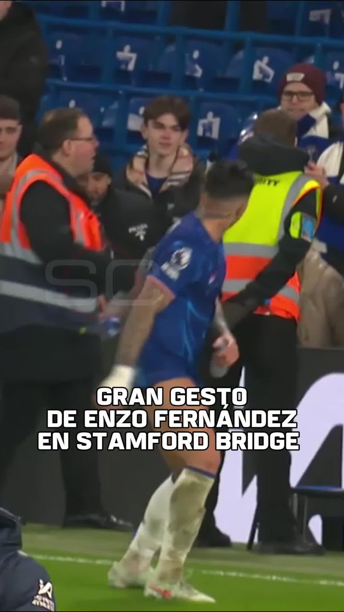 Tras el gran triunfo de Chelsea ante West Ham, Enzo Fernández regaló su short en Stamford Bridge y se ganó todos los aplausos. 👏🏻
