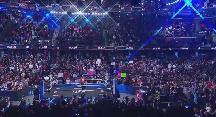 i thought people weren’t happy? i thought he didn’t deserve it? WELL LOOK AT THAT DAMN CROWD.