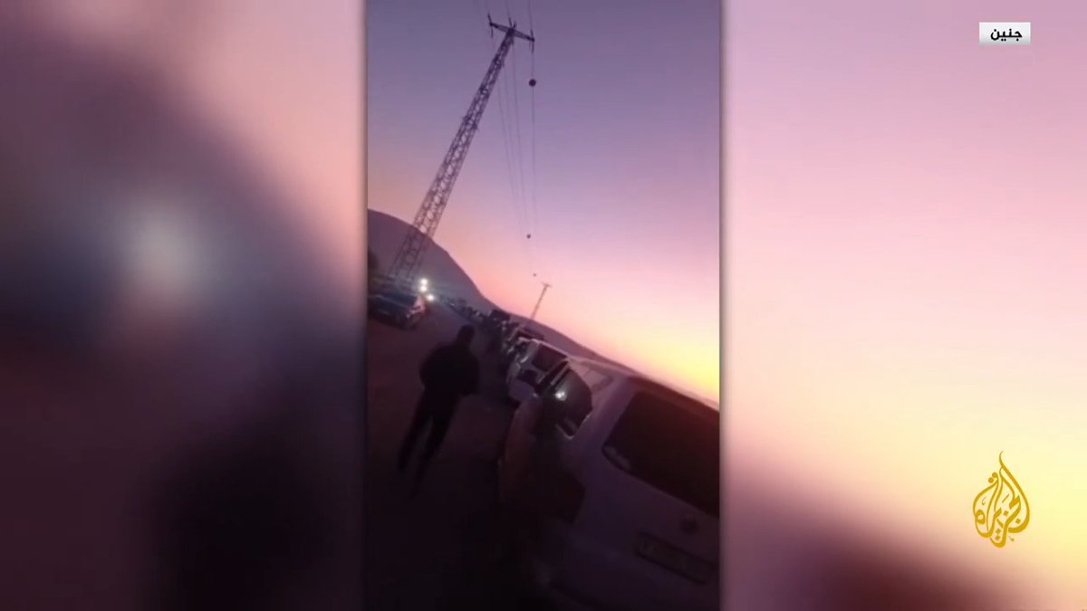 شهود عيان يوثقون لحظة إطلاق النار على حاجز التياسير جنوب شرق #جنين الذي أسفر عن إصابة 8 جنود إسرائيليين بينهم 2 في حالة حرجة #الأخبار