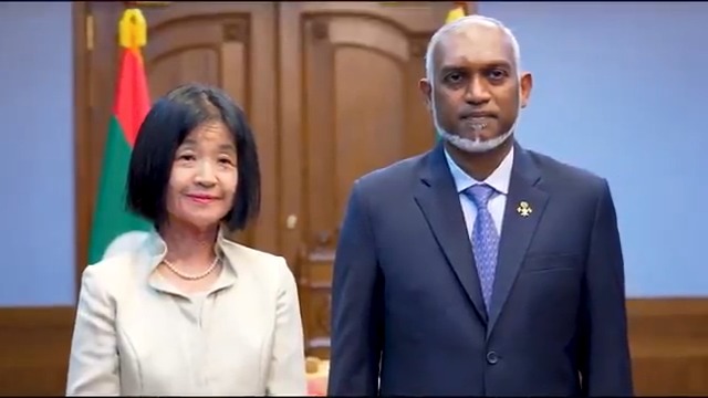 ޖަޕާނު ސަރުކާރުން ދިވެހިރާއްޖެއަށް ކަނޑައެޅުއްވި އައު ސަފީރު، އެކަމަނާގެ ސަފީރުކަމުގެ ފަތްކޮޅު، ރައީސުލްޖުމްހޫރިއްޔާއަށް އެރުވުން