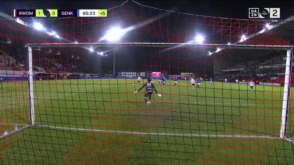 Lucca Kiaba-Brughmans, 16 yaşında Jong Genk ile ilk profesyonel maçına çıktı. Geçen sene bu zamanlar Genk U16’da canlı izliyordum, şimdi yavaş yavaş Mike Penders sonrası Genk A takımına hazırlanıyor. Yükseliş hızı muhteşem. 📈⏳