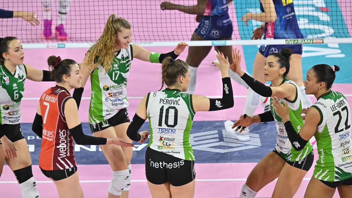 LVF 🇮🇹: SCANDICCI 0-3 VALLEFOGLIA Vallefoglia stuns Scandicci with a dominant 3-0 win on the road! 💥 In front of 2,500 fans, they delivered a commanding performance to secure the victory. 📺 Replay on VBTV: 🏐 #LVFSerieA1 #Volleyball #Pallavolo