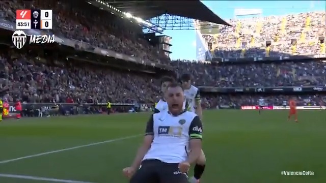 Volea con mucha clase de Luis Rioja 🔝 #ValenciaCelta #LaLigaHighlights