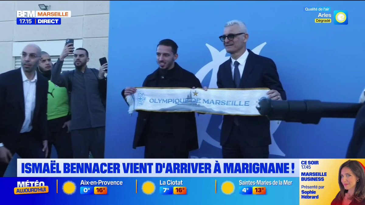 Les Marseillais sont venus en nombre à l’aéroport de Marignane pour accueillir Ismaël Bennacer 🇩🇿 ! 💙🤍 🎥 BFM Marseille Provence