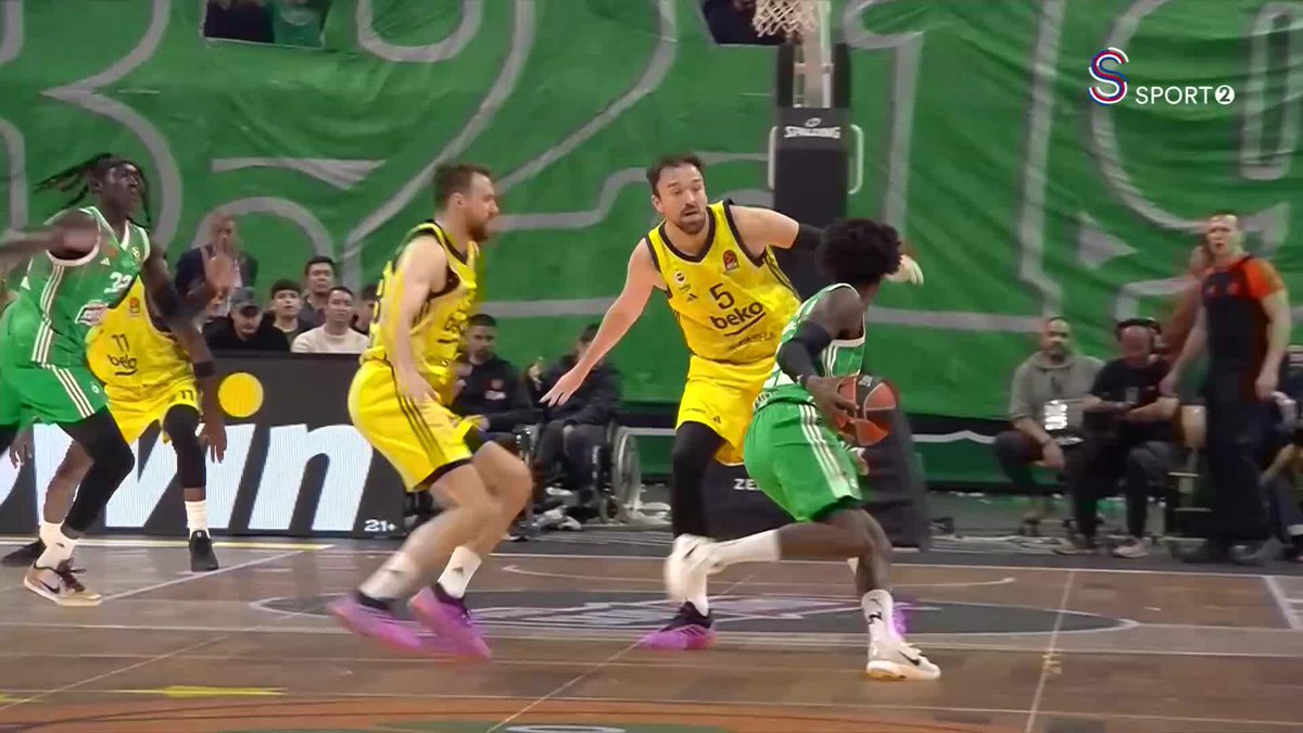 Cedi Osman, tüm sahayı geçip basketi buluyor!