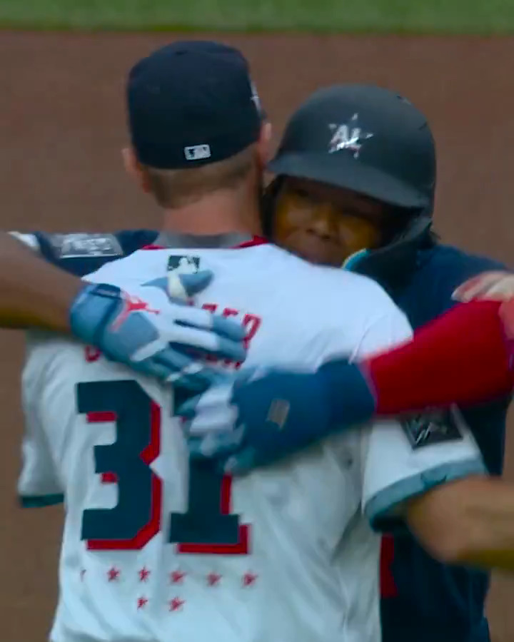 Vladdy has some history with his newest teammate, Max Scherzer 😅