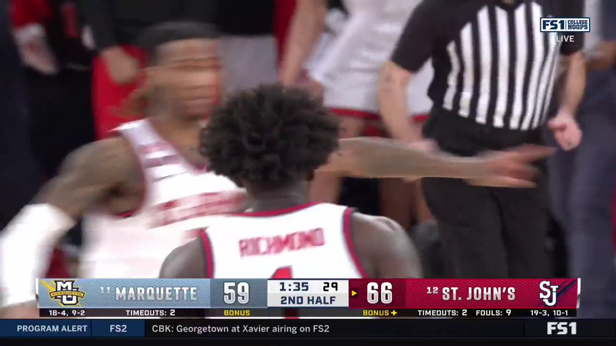 The crowd LOVED this one 🤩 @StJohnsBball