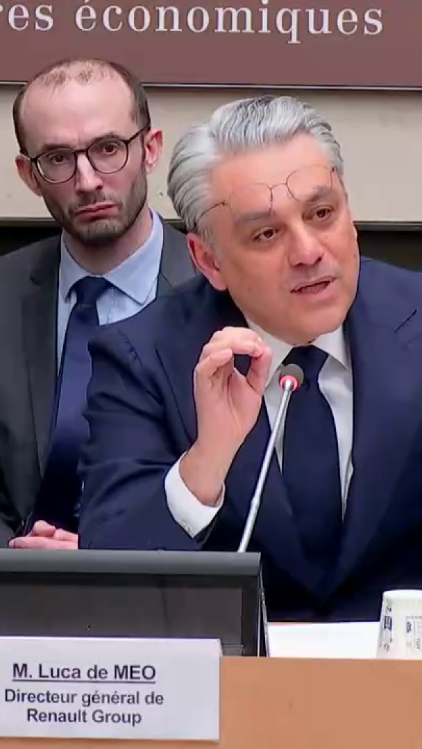 Passe d'armes entre le patron de #Renault et des députés 💥 Auditionné par la commission des Affaires économiques de l'Assemblée nationale, Luca de Meo a dû justifier son salaire au moment où le groupe se sépare de la Fonderie de Bretagne. 💬 @LucaDe_Meo