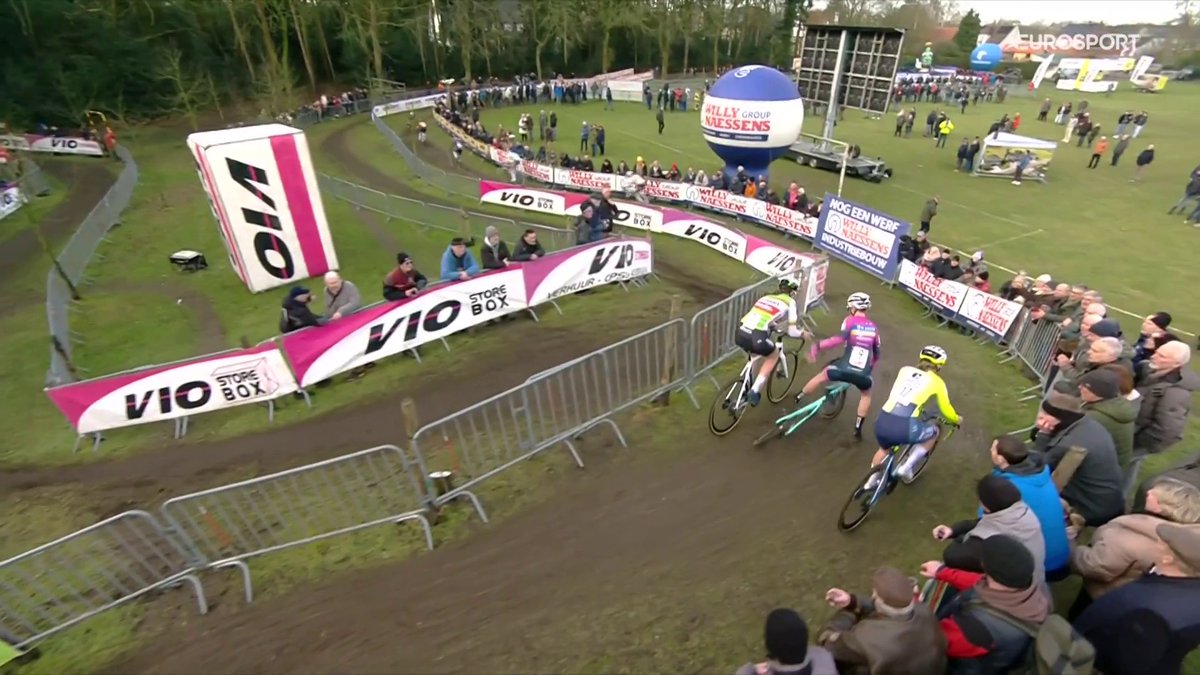 🚵🇧🇪​ | Wat gebeurt hier? Er wordt een klap uitgedeeld in de cross?! 🥊🤯​ 📺 Stream veldrijden op HBO Max