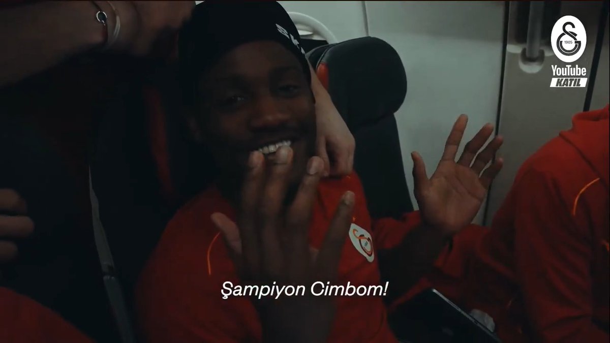 Batshuayi'nin vedası... "Çok teşekkürler. Şampiyon Cimbom! Kutlamalara geleceğim. Sizinle birlikte kutlamayı umuyorum. İnşallah şampiyon." (GS Youtube Katıl)