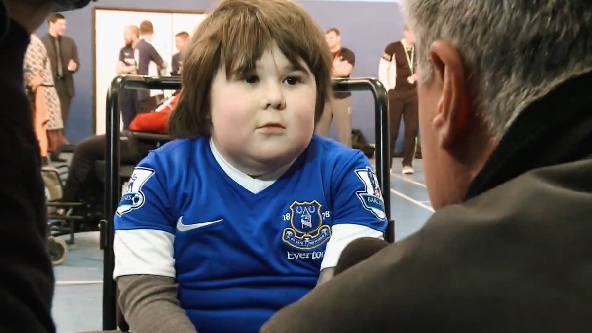 A special 21st birthday at Finch Farm - by invitation from Seamus Coleman. 💙 Many happy returns, Noah! 🎂