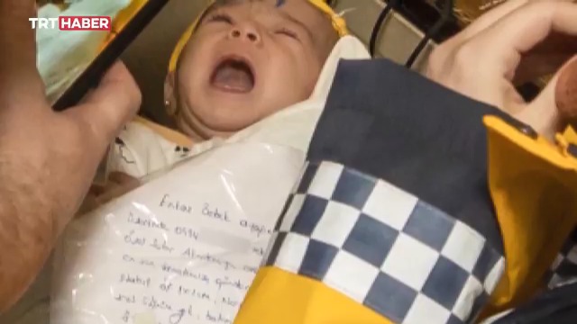 İç savaştan kaçıp Türkiye’ye sığınmışlardı, asrın felaketinde anne ve babasını kaybetti. Kendi ise 2 gün sonra kurtarıldı, ismi bilinmediği için alnına 'Enkaz Bebek' yazıldı. Minik Fatma'yı hayattaki tek yakını amcasıyla buluşturan TRT Haber, 2 yıl sonra tekrar ziyaret etti.