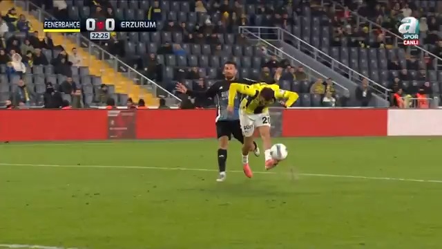 Erzurumspor'la oynuyorsunuz, siz hiç mi utanmıyorsunuz?