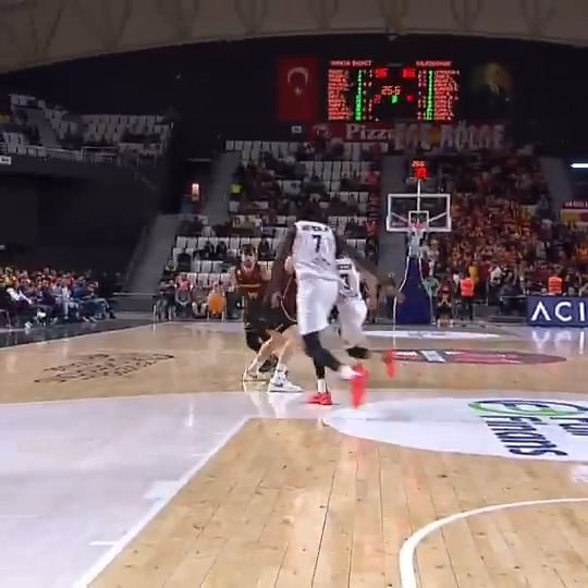 𝗕𝗕𝗕 - Bugrahan Buzzer Beater 🤯🤯🤯 #BasketballCL I Galatasaray Basketbol