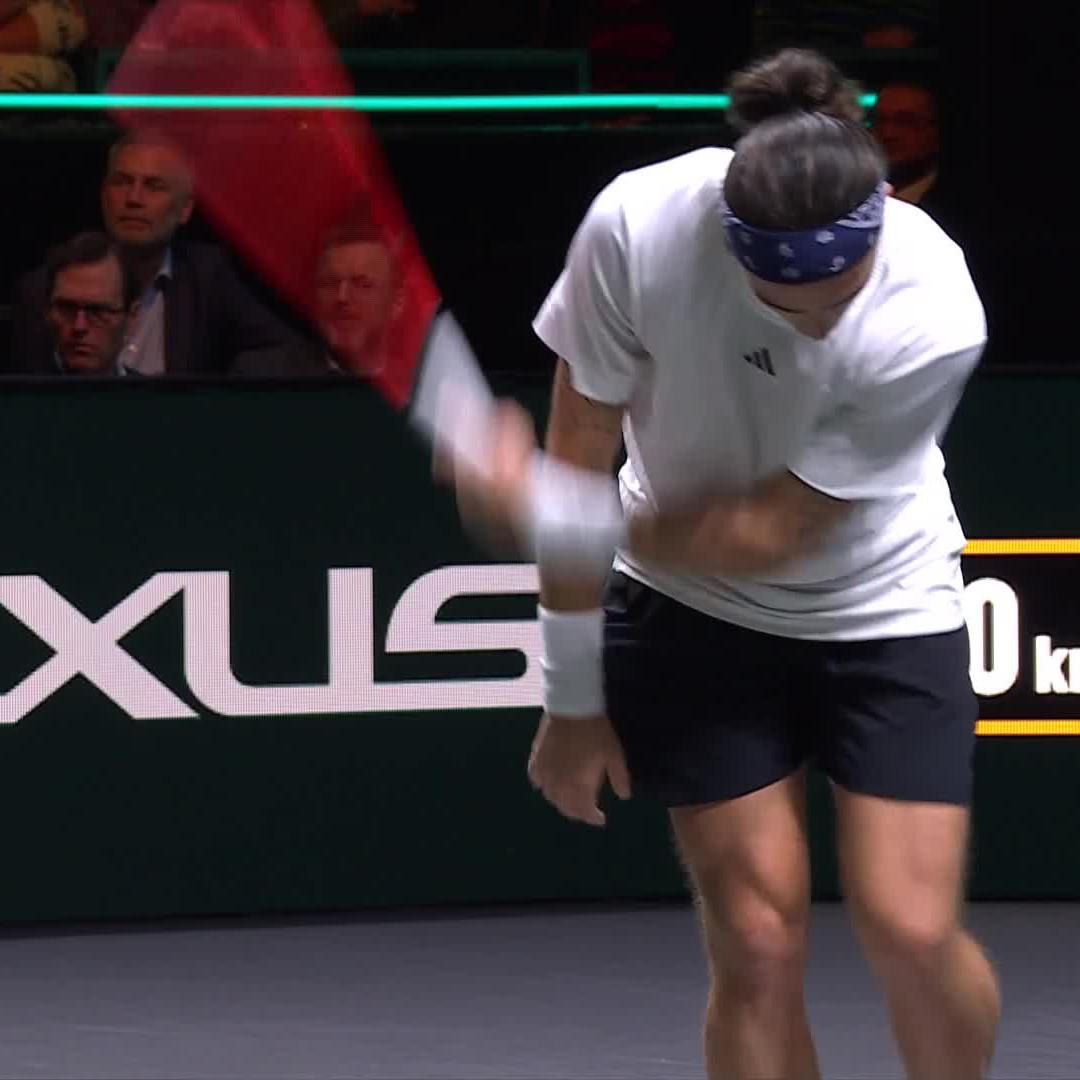 Bellucci with the underarm 😂 #abnamroopen