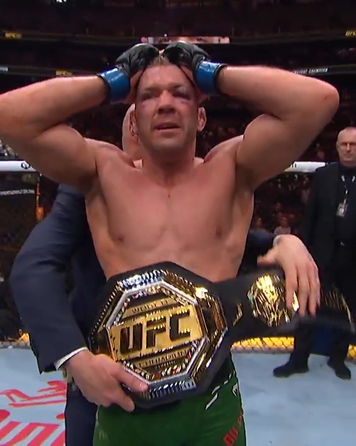 Their first title fight did not disappoint 👏 Dricus Du Plessis &amp; Sean Strickland go at it again for middleweight gold at #UFC312!