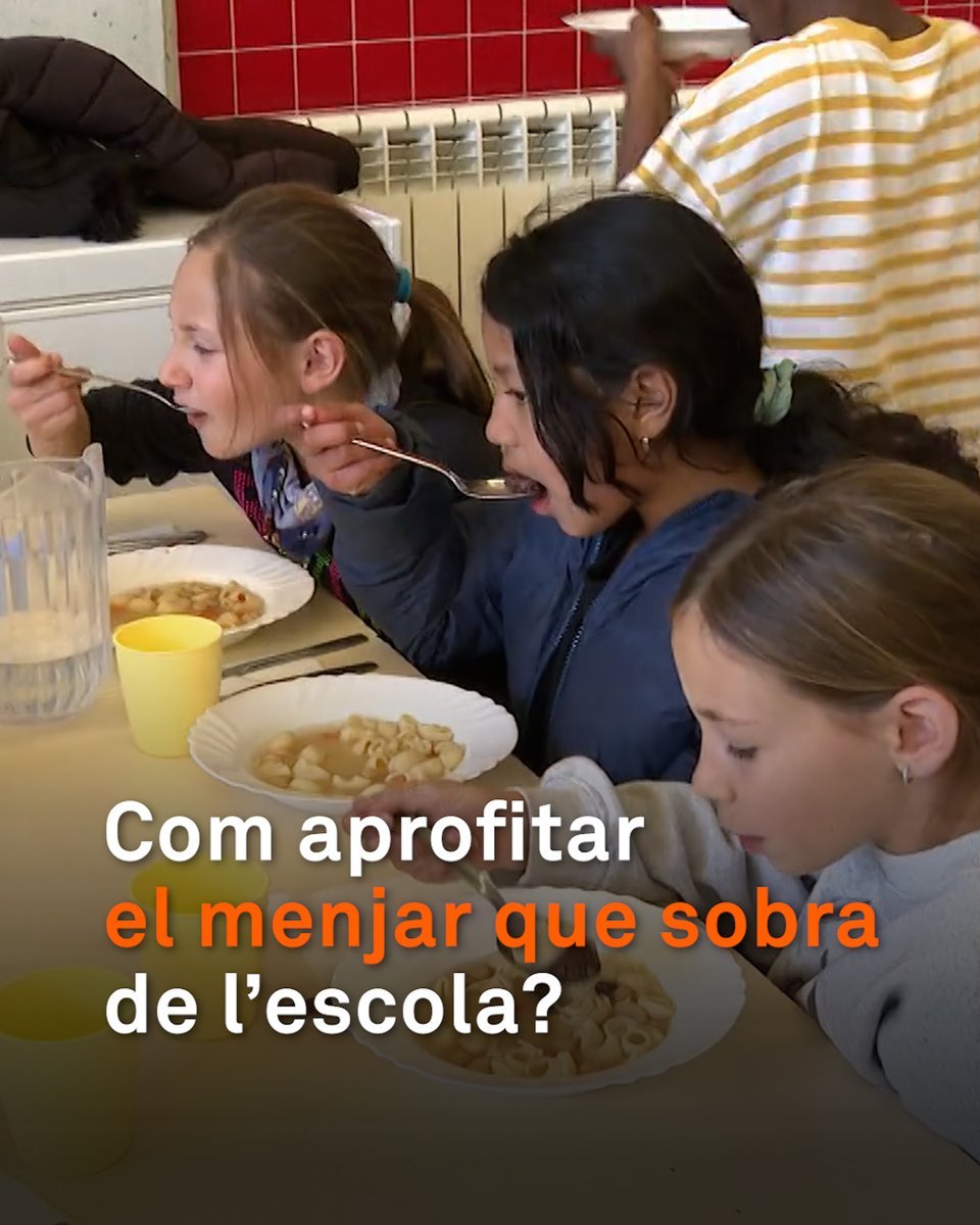 "El menjar no es llença!" A l'escola de Bellver de Cerdanya, el que sobra al menjador es reaprofita. S'empaqueta en racions i es ven per 1 € en una màquina expenedora que han posat davant del centre. "El menjar d'aquí és molt bo", explica una alumna